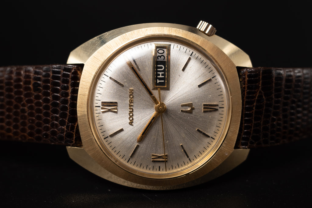 Vintage Accutron Daydate Mens Dress Watch 14KYG Very Rare