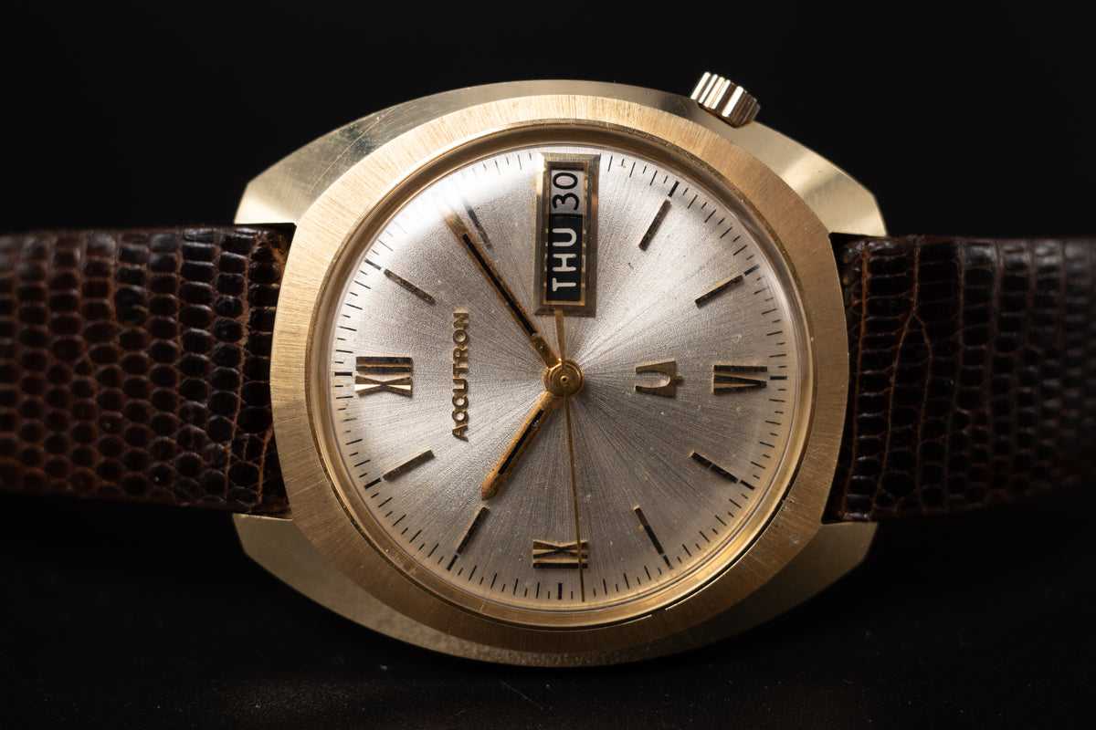 Vintage Accutron Daydate Mens Dress Watch 14KYG Very Rare