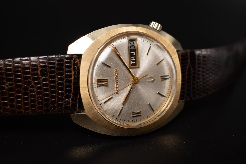 Vintage Accutron Daydate Mens Dress Watch 14KYG Very Rare
