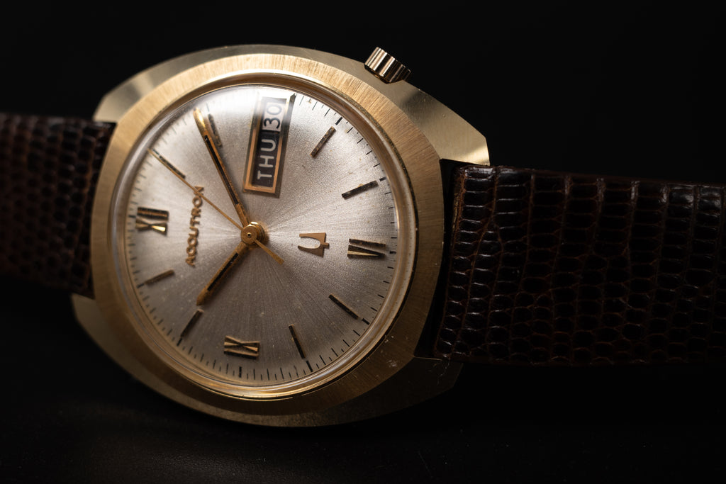 Vintage Accutron Daydate Mens Dress Watch 14KYG Very Rare
