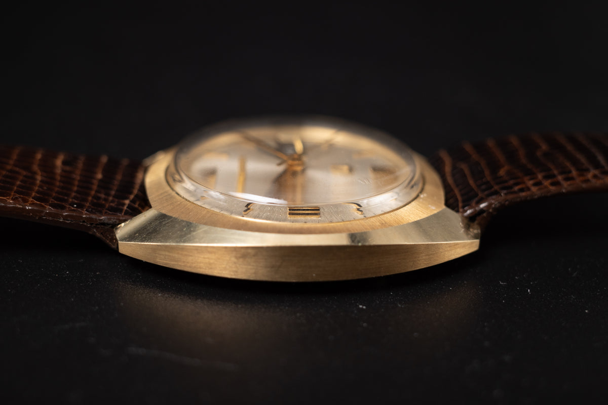 Vintage Accutron Daydate Mens Dress Watch 14KYG Very Rare