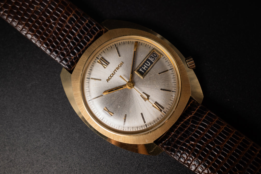Vintage Accutron Daydate Mens Dress Watch 14KYG Very Rare