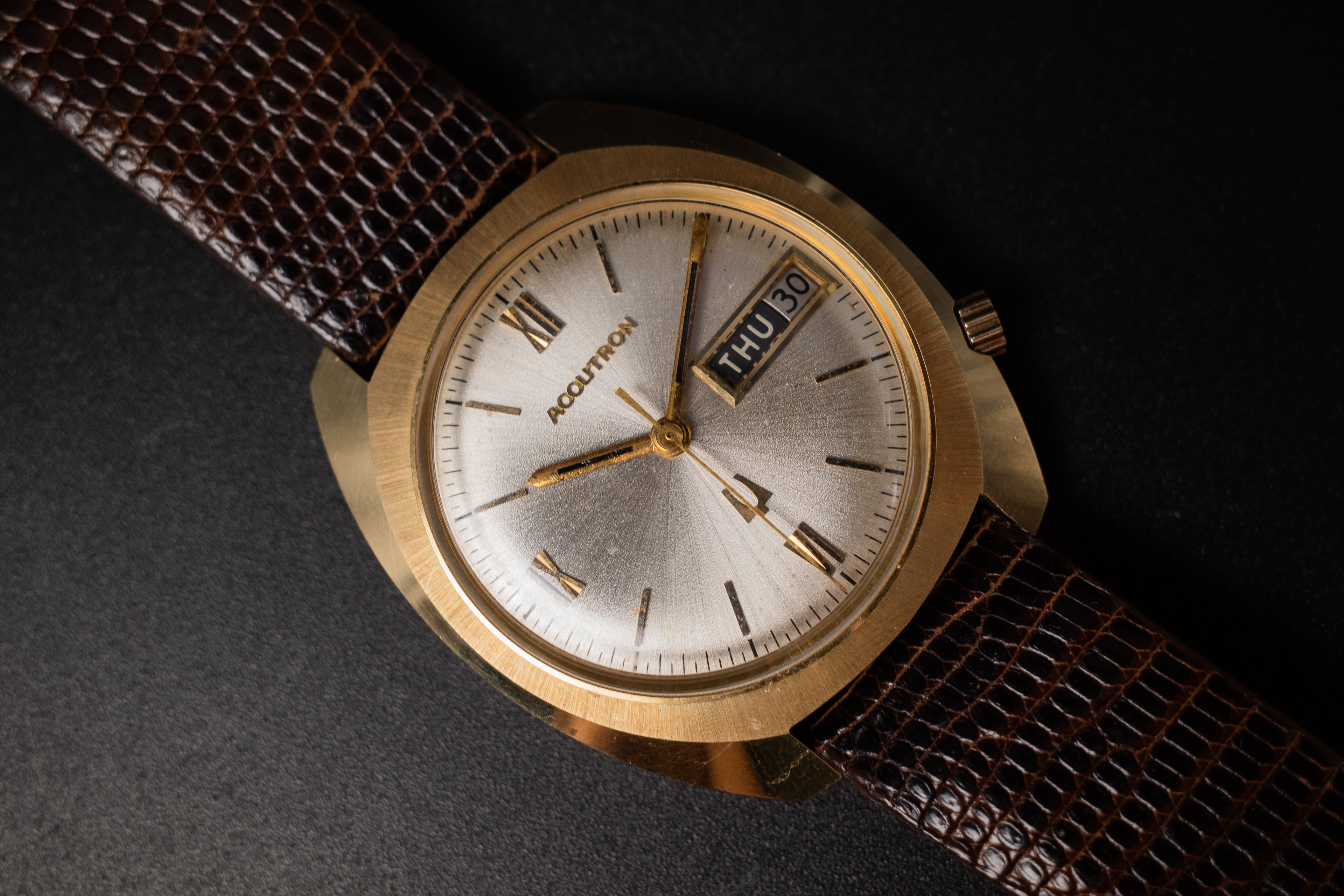 Vintage Accutron Daydate Mens Dress Watch 14KYG Very Rare
