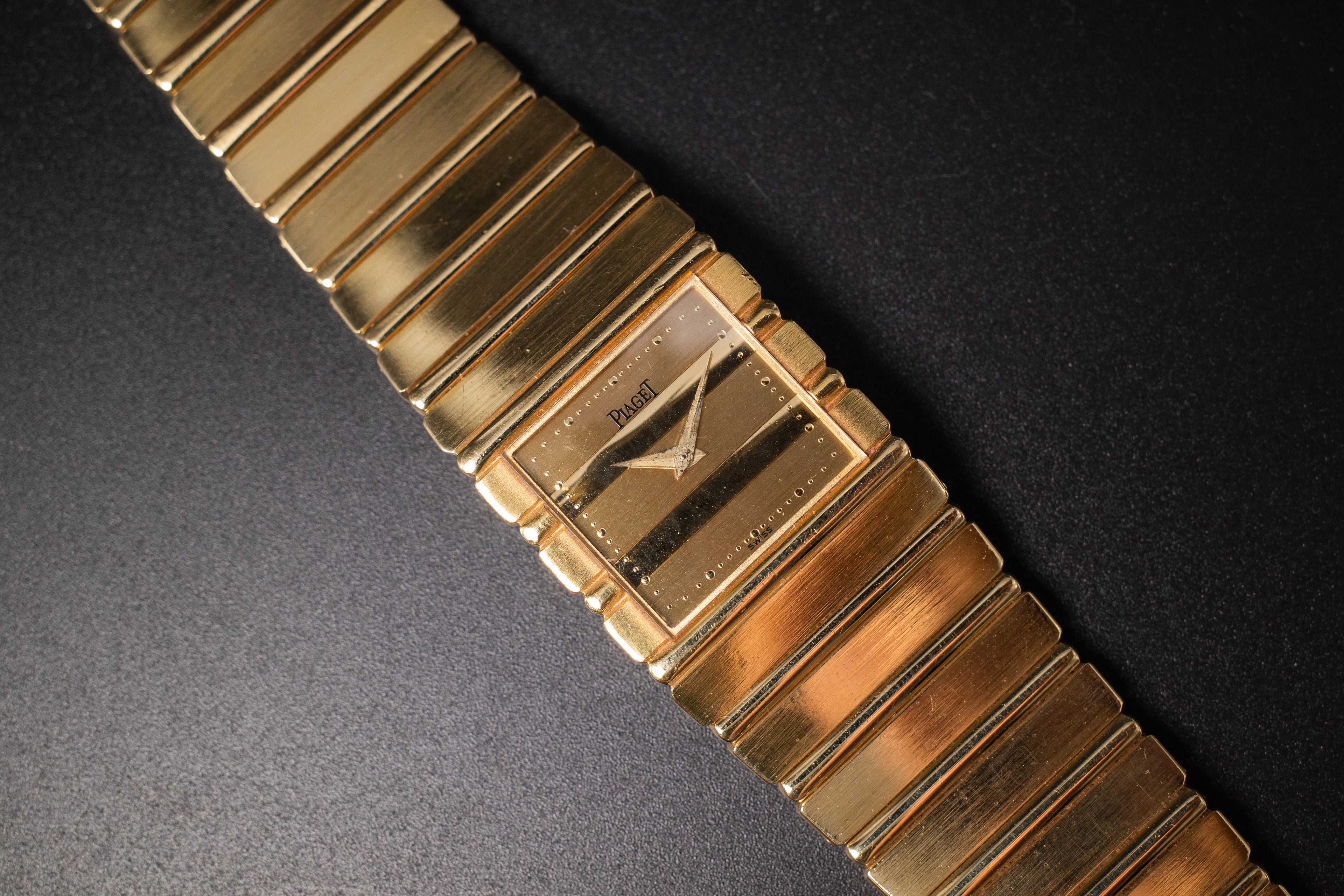 Piaget Polo 7131 C 701 18K Yellow Gold Gadroon Dial 1980s Unpolished